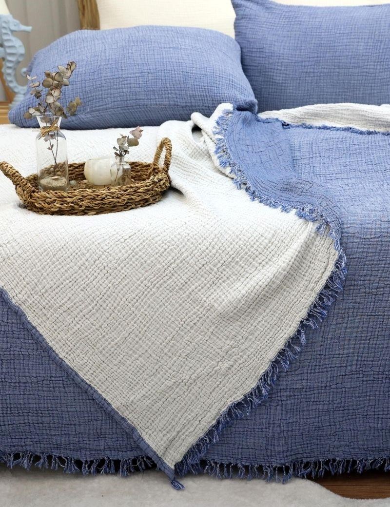 Single bed muslin quilt 160x220 cm royal blue | Sottovento