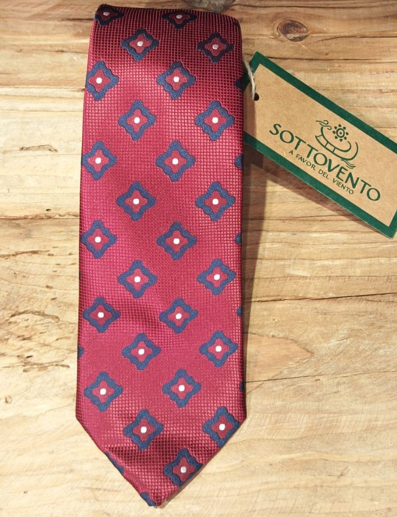 Cravatta in seta con croci floreali rosso bordeaux | Sottovento